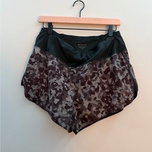 Athleta Women's Athletic Shorts - Black and Brown Camo